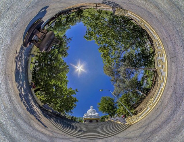 Long Son Pagoda. Photo by Garry